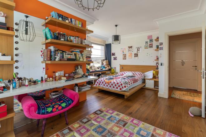 Вилла 5+2 с видом на море в Стамбуле