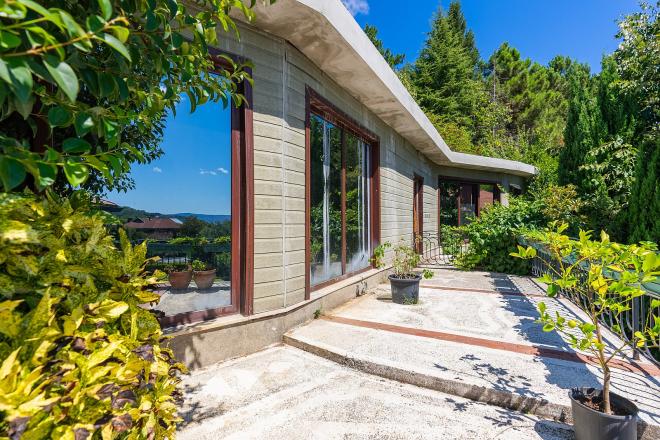 Вилла 5+2 с видом на море в Стамбуле