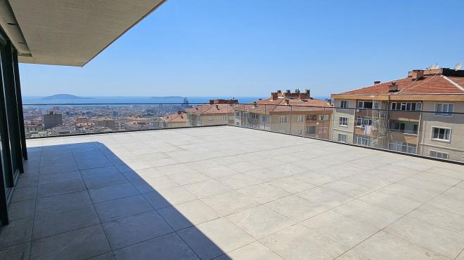 Квартира 1+1 с видом на море в Стамбуле