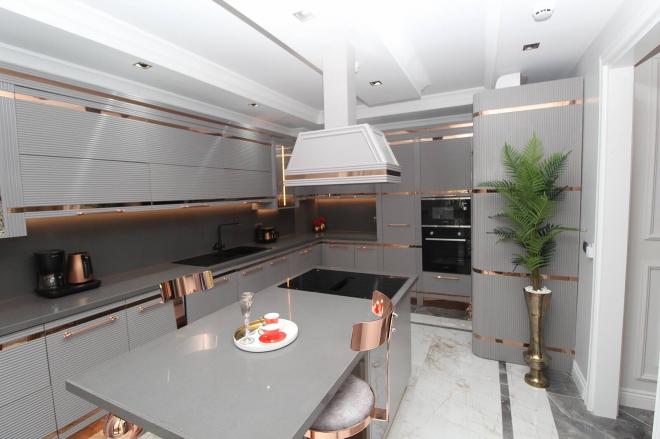 Вилла 5+2 с видом на море в Стамбуле