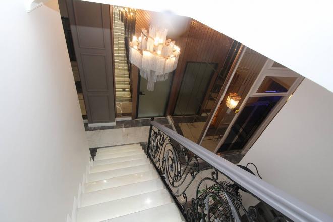 Вилла 5+2 с видом на море в Стамбуле