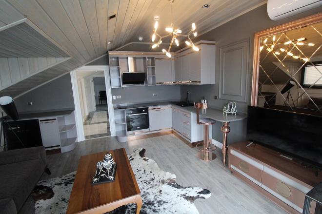 Вилла 5+2 с видом на море в Стамбуле