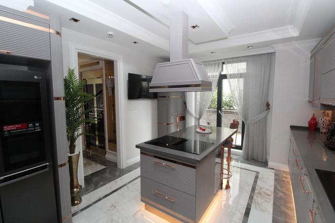 Вилла 5+2 с видом на море в Стамбуле