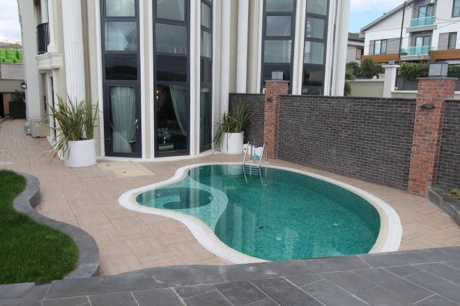 Вилла 5+2 с видом на море в Стамбуле