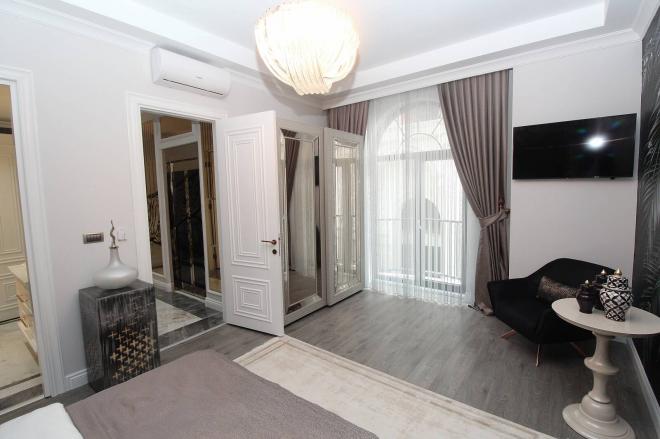 Вилла 5+2 с видом на море в Стамбуле