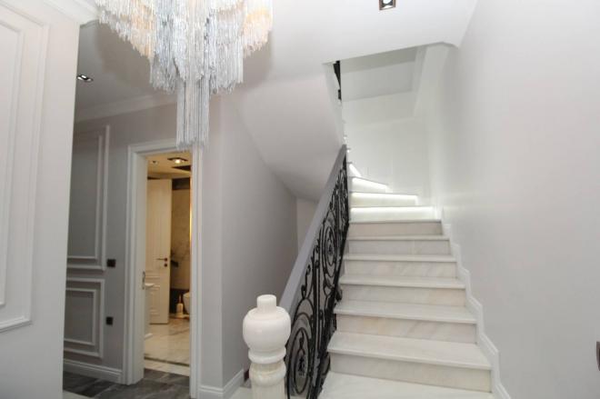 Вилла 5+2 с видом на море в Стамбуле