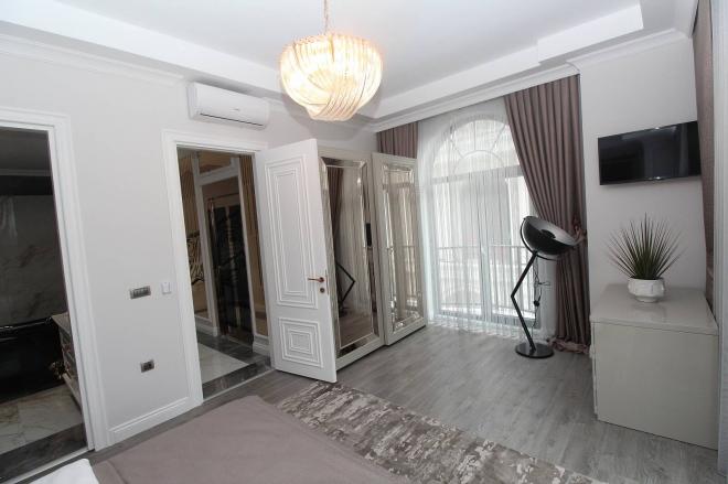 Вилла 5+2 с видом на море в Стамбуле