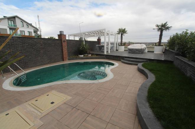 Вилла 5+2 с видом на море в Стамбуле