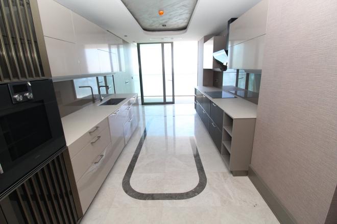 Квартира 4+1 с видом на море в Стамбуле