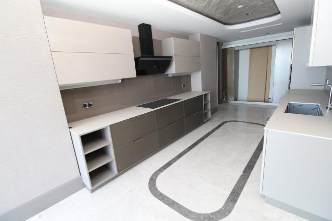 Квартира 4+1 с видом на море в Стамбуле