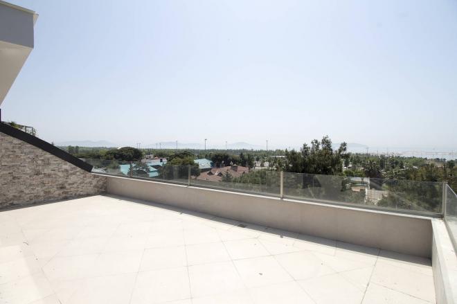 Квартира 4+1 с видом на море в Стамбуле