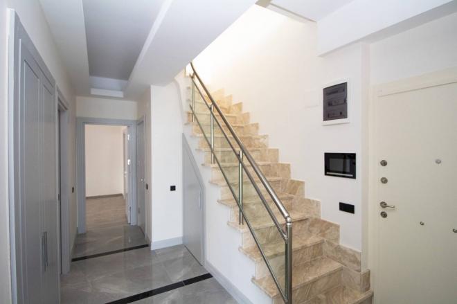 Квартира 4+1 с видом на море в Стамбуле