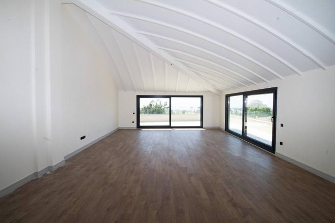 Дюплекс 5+2 с видом на море в Стамбуле