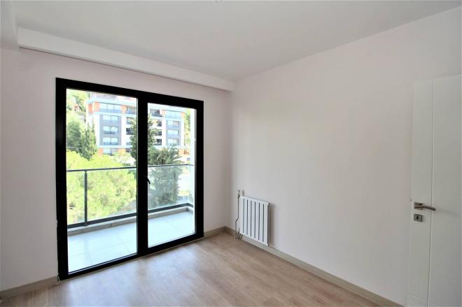 Квартира 3+1 с видом на море в Стамбуле