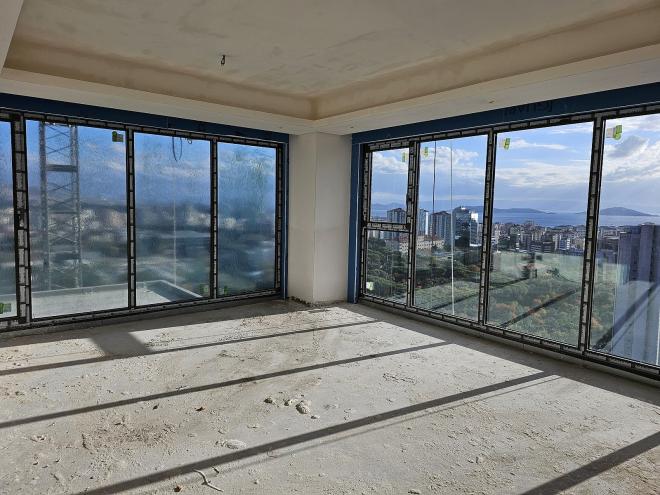 Квартира 4+1 с видом на море в Стамбуле