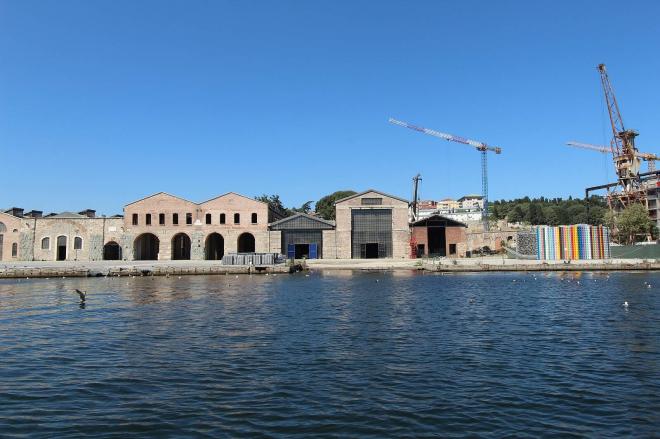 Квартира 4+1 с видом на море в Стамбуле