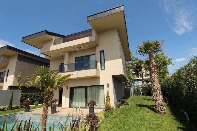 Вилла 4+2 с видом на море в Стамбуле