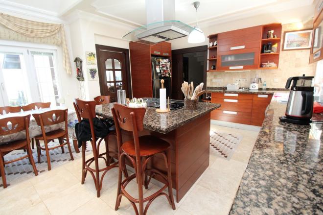 Вилла 6+1 в Стамбуле