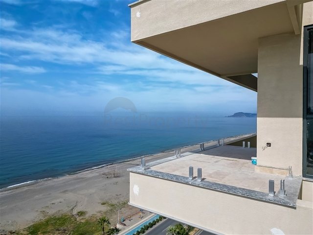 Роскошный проект на первой береговой линии в Махмутларе