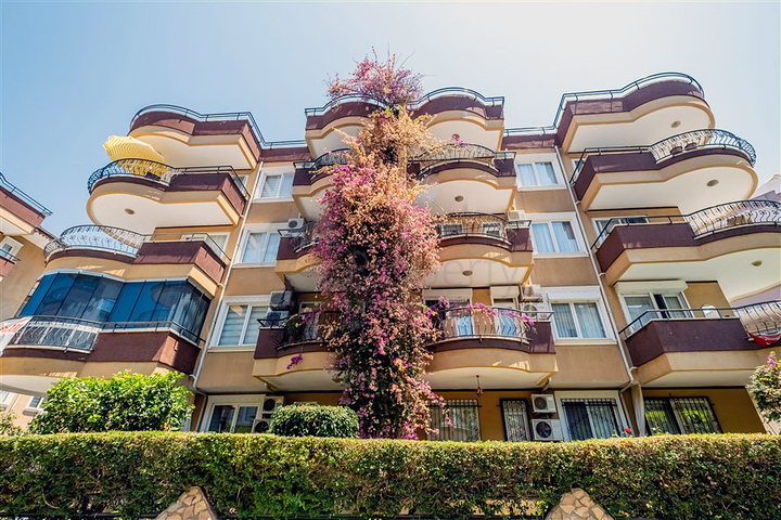 Просторная квартира 1+1 в 400 метрах от моря в районе Оба