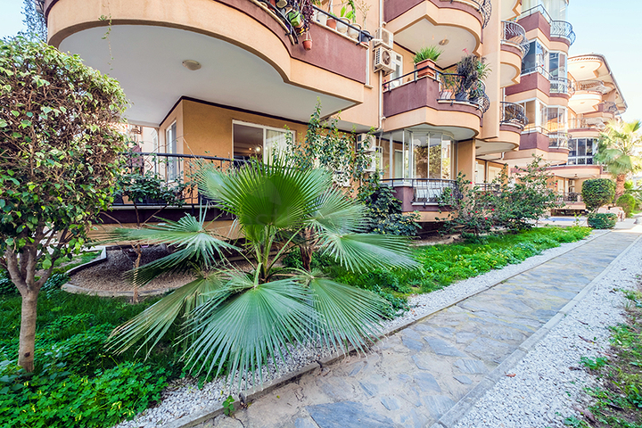 Просторная квартира 1+1 в 400 метрах от моря в районе Оба