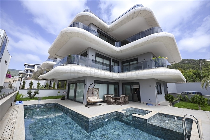 Вилла в уникальной локации в самом сердце Алании