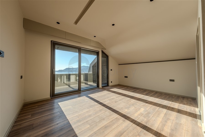 Премиальный комплекс у подножья крепости в Алании