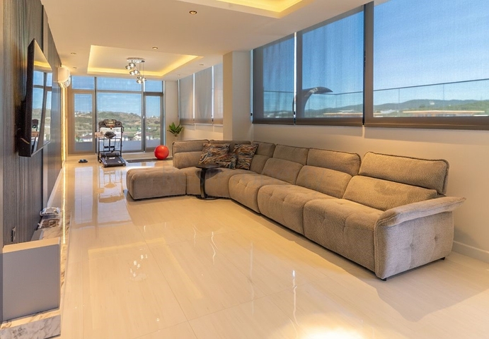 Шикарный пентхаус под гражданство с собственным бассейном 