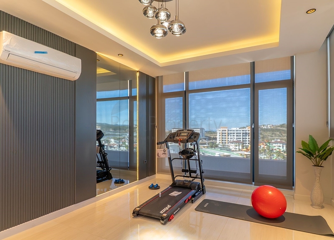 Шикарный пентхаус под гражданство с собственным бассейном 