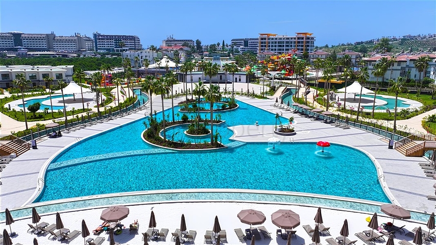 Шикарный пентхаус под гражданство с собственным бассейном 