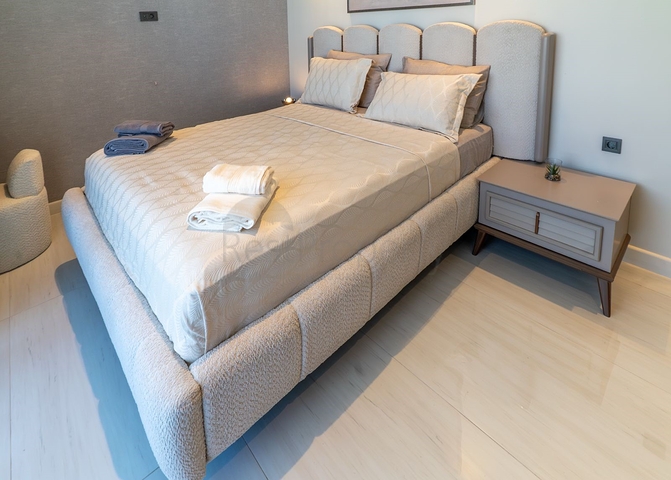 Шикарный пентхаус под гражданство с собственным бассейном 