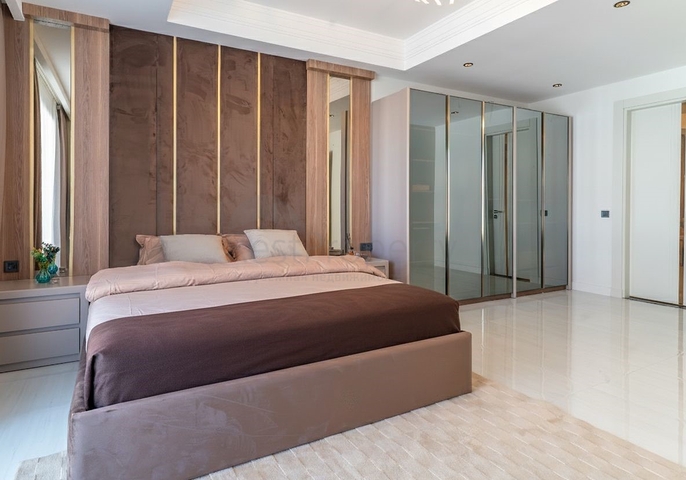 Шикарный пентхаус под гражданство с собственным бассейном 