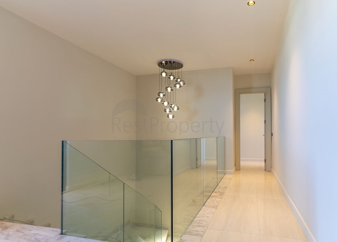 Шикарный пентхаус под гражданство с собственным бассейном 