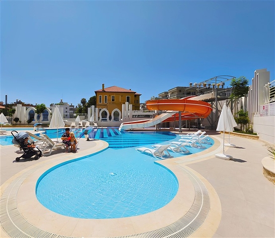 Современная меблированная квартира 1+1 в новом комплексе в центре Аланьи