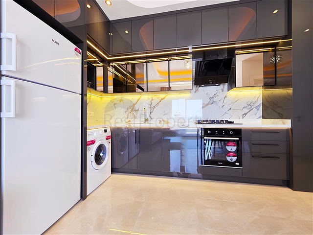 Современная меблированная квартира 1+1 в новом комплексе в центре Аланьи