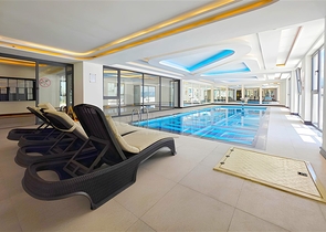 Современная меблированная квартира 1+1 в новом комплексе в центре Аланьи