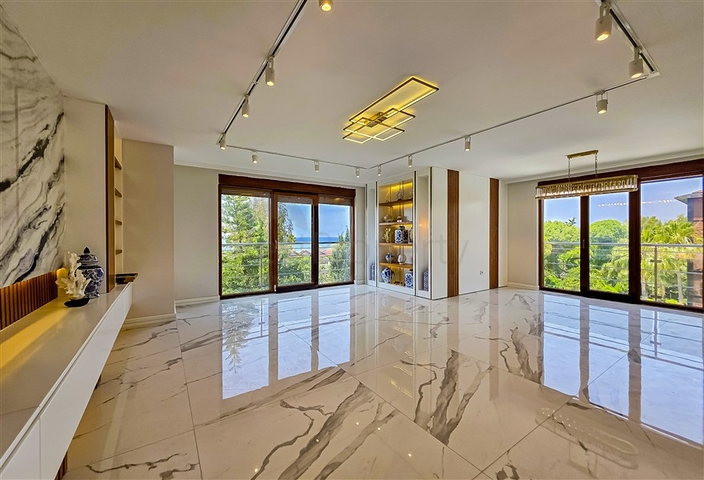 Эксклюзивные апартаменты планировкой 4+1 в уникальном комплексе центральной части Аланьи