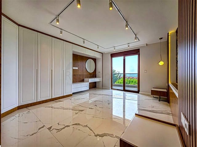 Эксклюзивные апартаменты планировкой 4+1 в уникальном комплексе центральной части Аланьи