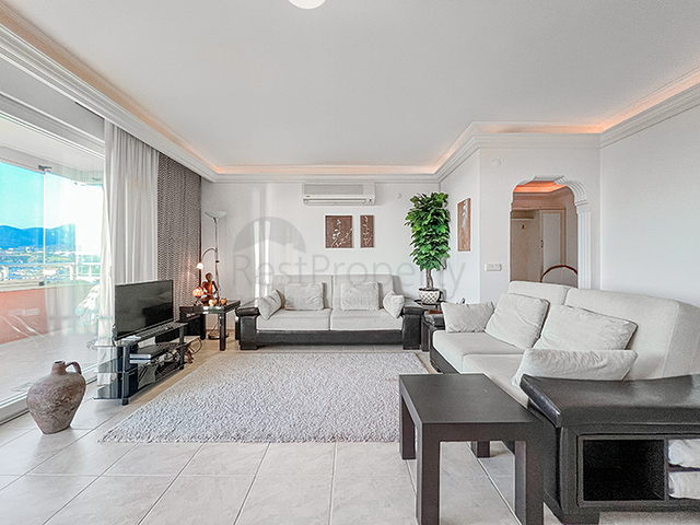 Уютная трехкомнатная квартира в 150 м от моря