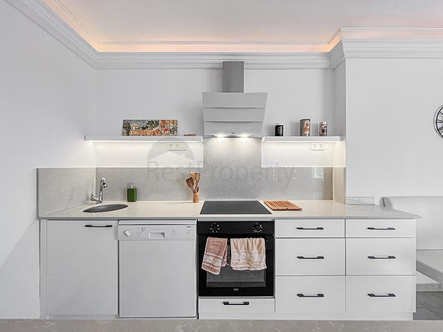 Уютная трехкомнатная квартира в 150 м от моря