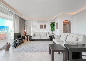 Уютная трехкомнатная квартира в 150 м от моря