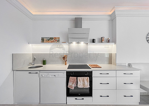 Уютная трехкомнатная квартира в 150 м от моря