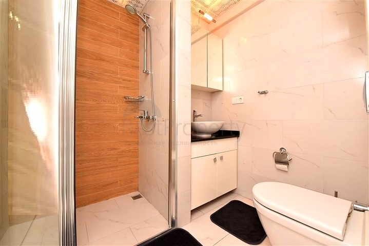 Двухкомнатная квартира в жилом комплексе на Клеопатре 