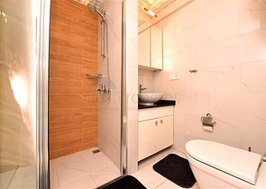 Двухкомнатная квартира в жилом комплексе на Клеопатре 