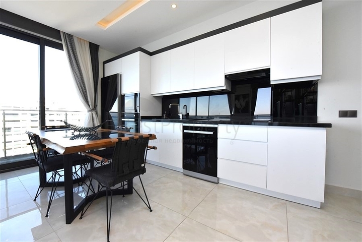 Трехкомнатная квартира с панорамным видом на море