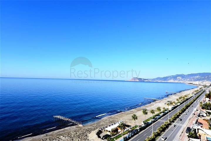 Трехкомнатная квартира с панорамным видом на море