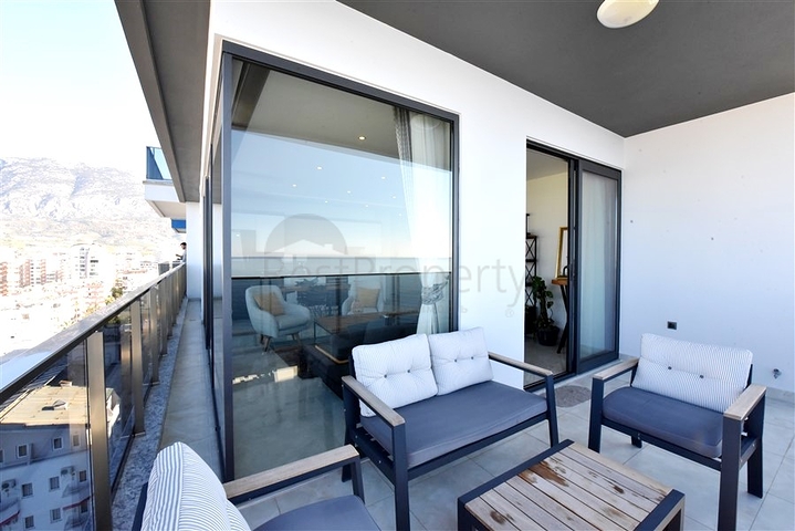 Трехкомнатная квартира с панорамным видом на море