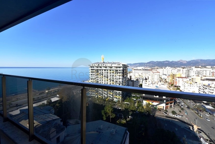 Огромная видовая квартира 3+1 на первой береговой линии