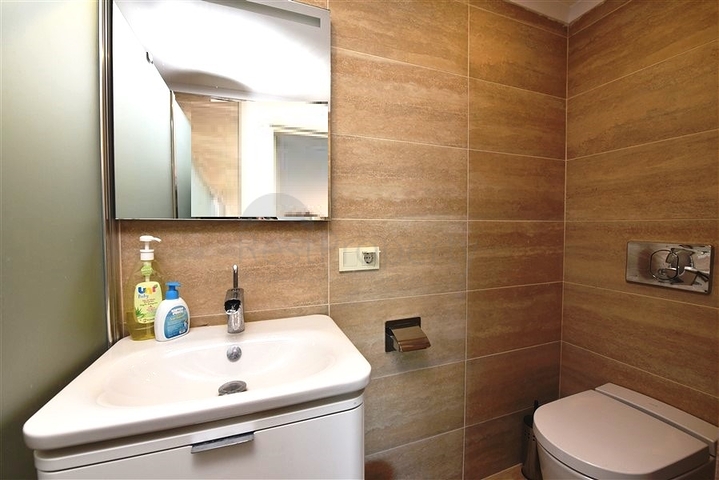 Просторная трехкомнатная квартира на первой береговой линии