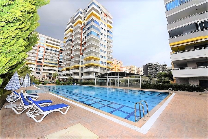 Просторная трехкомнатная квартира на первой береговой линии